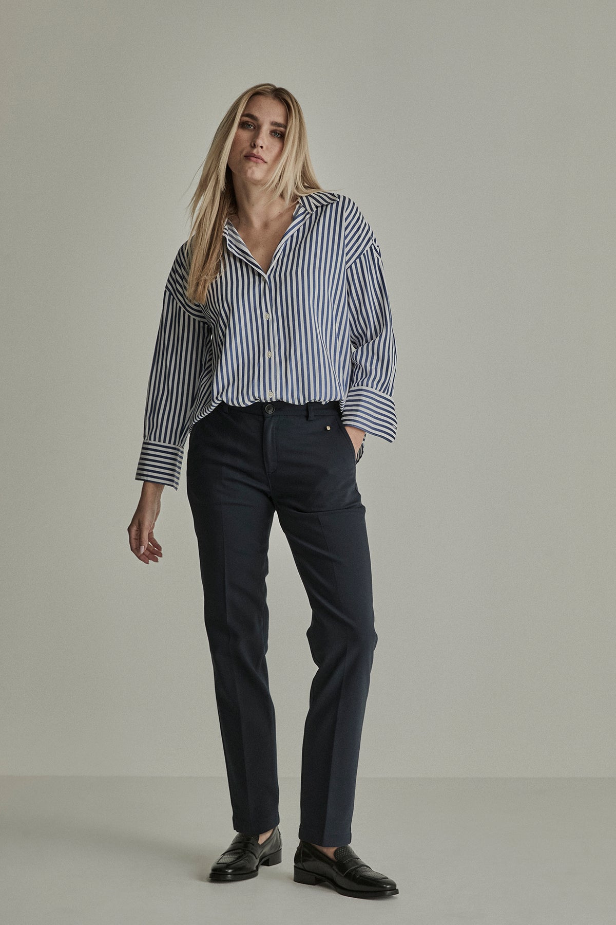 Cindy (Chino) / City Satin - Blue